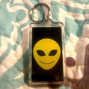 🔥ALIEN HEAD VINTAGE KEYCHAIN GOTHCORE HOT TOPIC